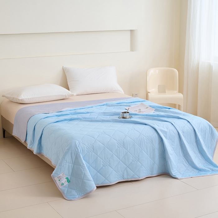 91家纺网 家纺一手货源 找家纺 畅销被业 2026新款跨境外贸凉感丝纯色压花夏被系列 天蓝