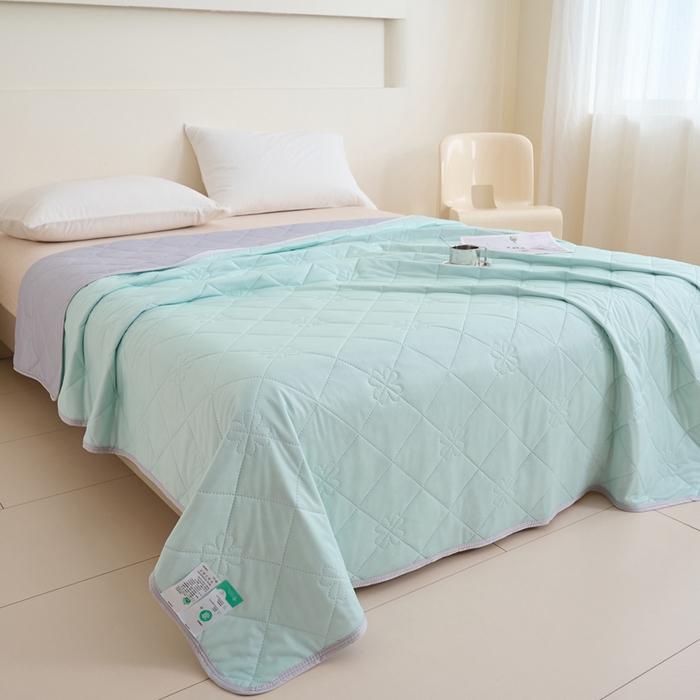 91家纺网 家纺一手货源 找家纺 畅销被业 2026新款跨境外贸凉感丝纯色压花夏被系列 浅绿