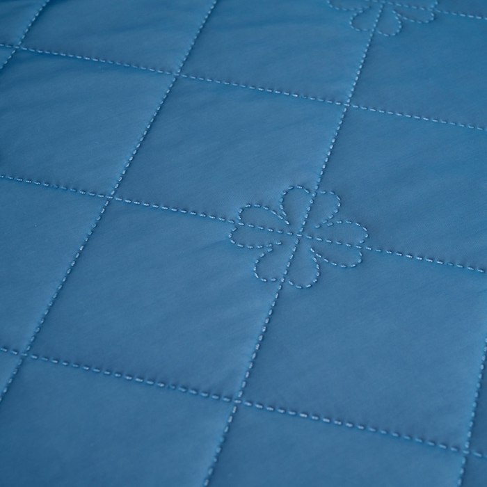 91家纺网 家纺一手货源 找家纺 畅销被业 2026新款跨境外贸凉感丝纯色压花夏被系列 湖蓝