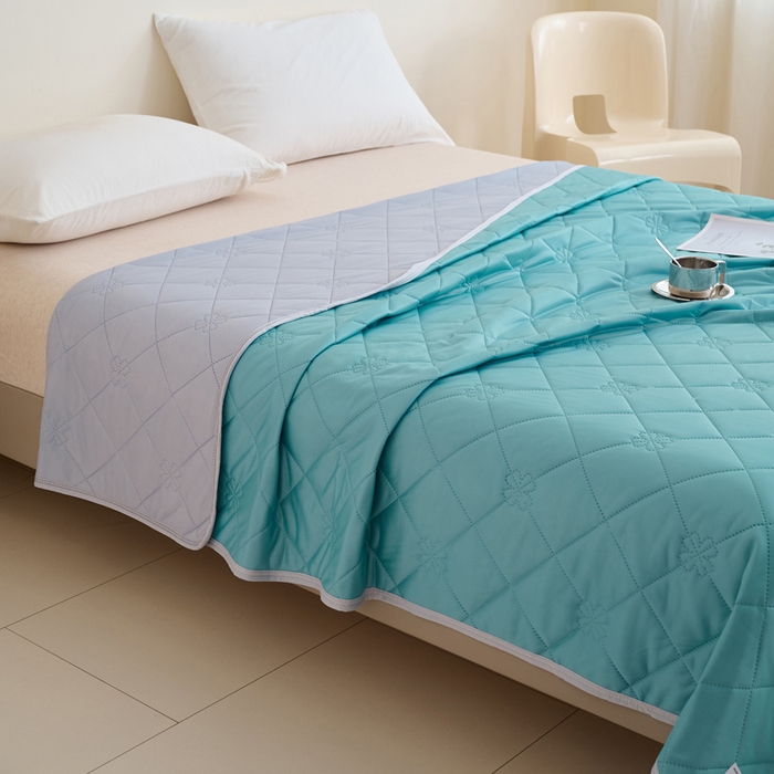 91家纺网 家纺一手货源 找家纺 畅销被业 2026新款跨境外贸凉感丝纯色压花夏被系列 墨绿