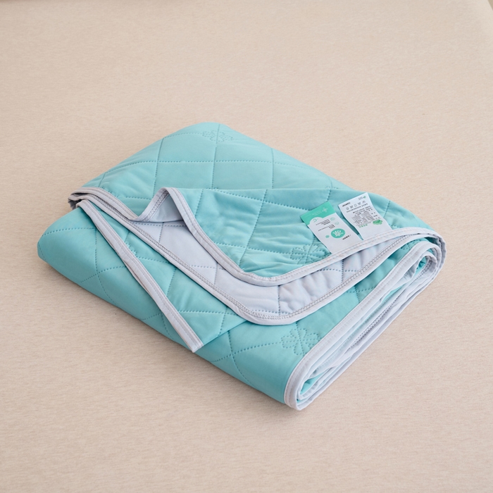 畅销被业 2026新款跨境外贸凉感丝纯色压花夏被系列 墨绿