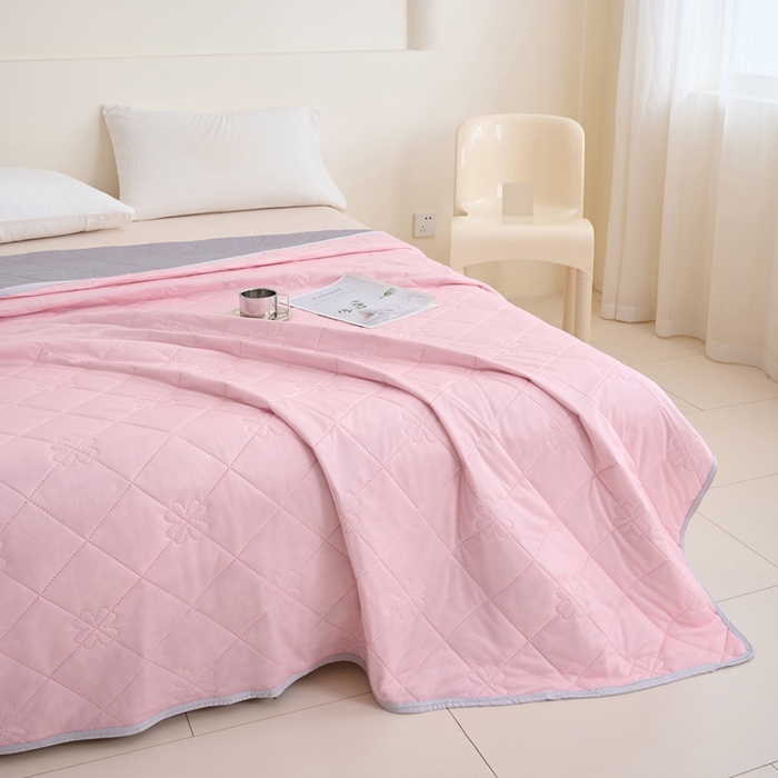 91家纺网 家纺一手货源 找家纺 畅销被业 2026新款跨境外贸凉感丝纯色压花夏被系列 浅粉