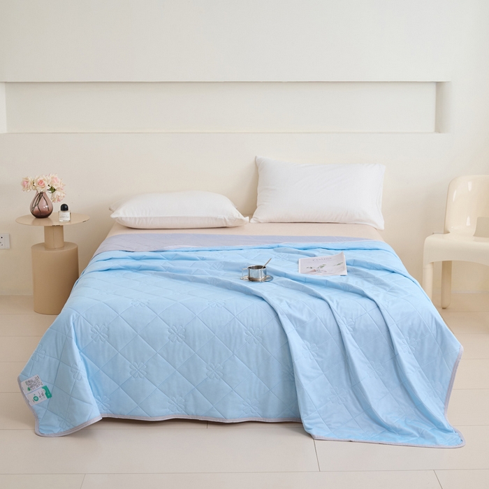 91家纺网 家纺一手货源 找家纺 畅销被业 2026新款跨境外贸凉感丝纯色压花夏被系列 天蓝