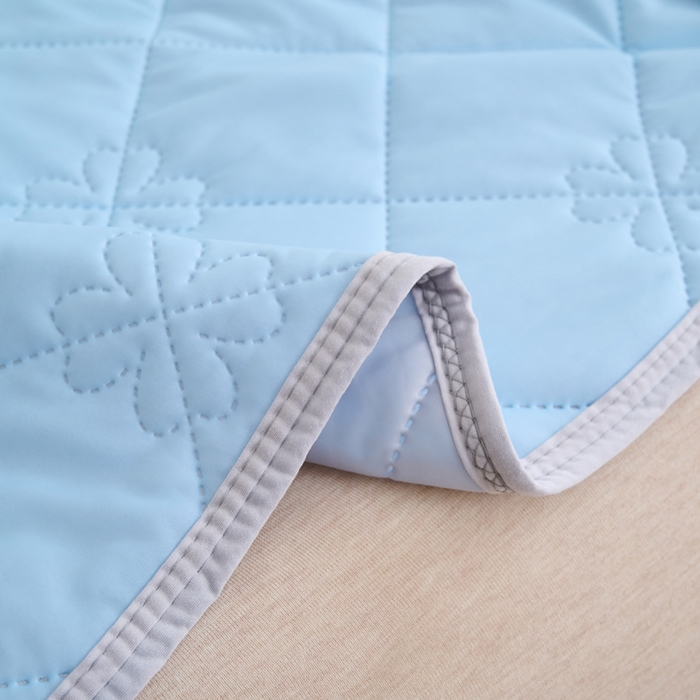 91家纺网 家纺一手货源 找家纺 畅销被业 2026新款跨境外贸凉感丝纯色压花夏被系列 天蓝