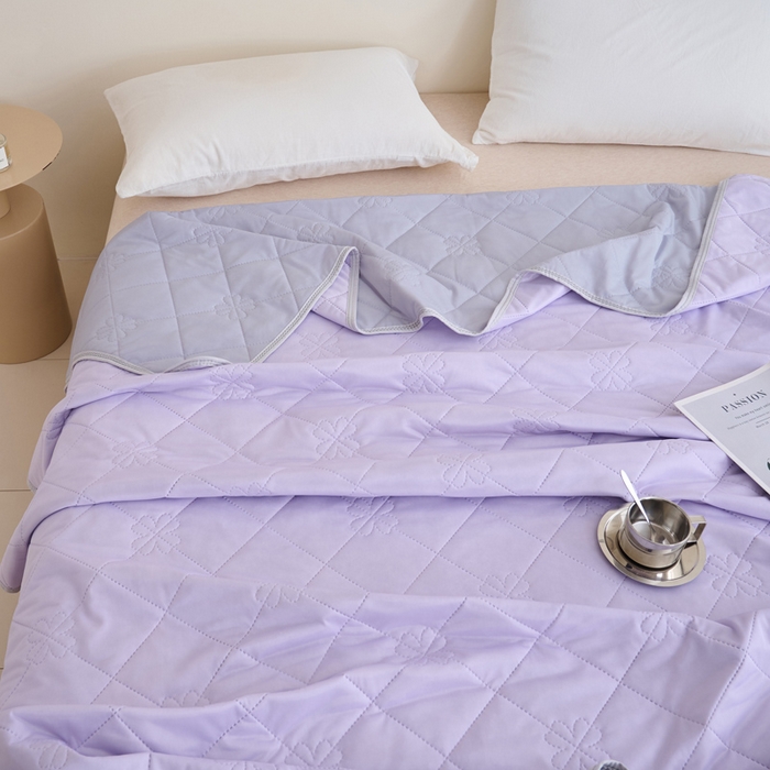 91家纺网 家纺一手货源 找家纺 畅销被业 2026新款跨境外贸凉感丝纯色压花夏被系列 魅紫