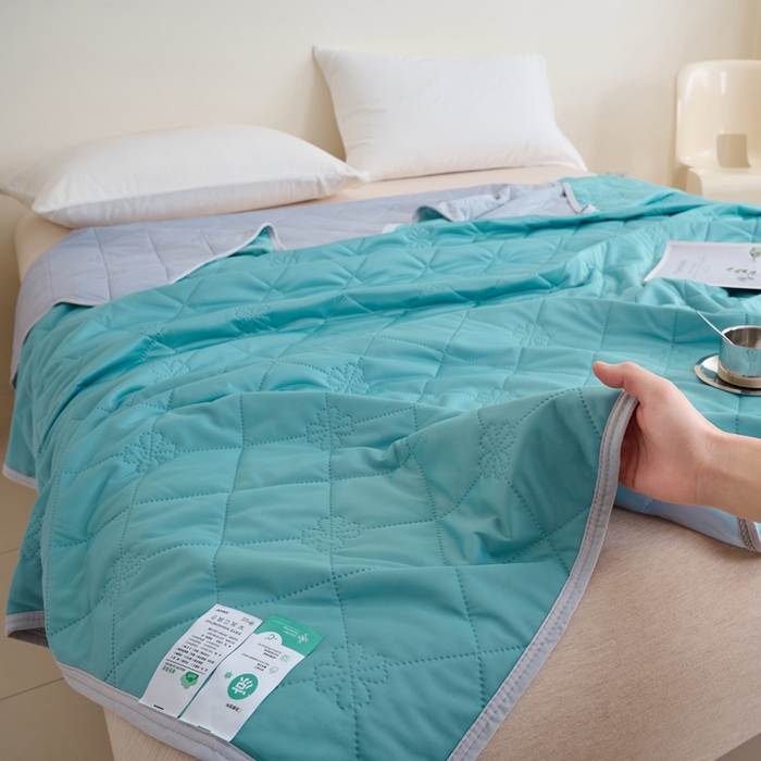 91家纺网 家纺一手货源 找家纺 畅销被业 2026新款跨境外贸凉感丝纯色压花夏被系列 墨绿