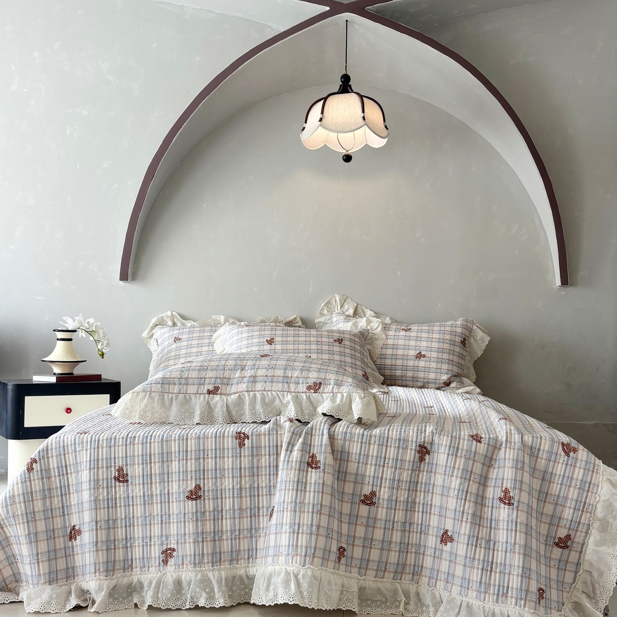 91家纺网 家纺一手货源 找家纺 满座家居 2026新款法式纯棉花边全棉床盖四件套小碎花田园风 木马