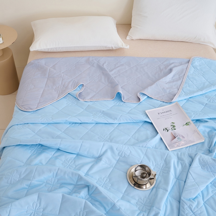 91家纺网 家纺一手货源 找家纺 畅销被业 2026新款跨境外贸凉感丝纯色压花夏被系列 天蓝