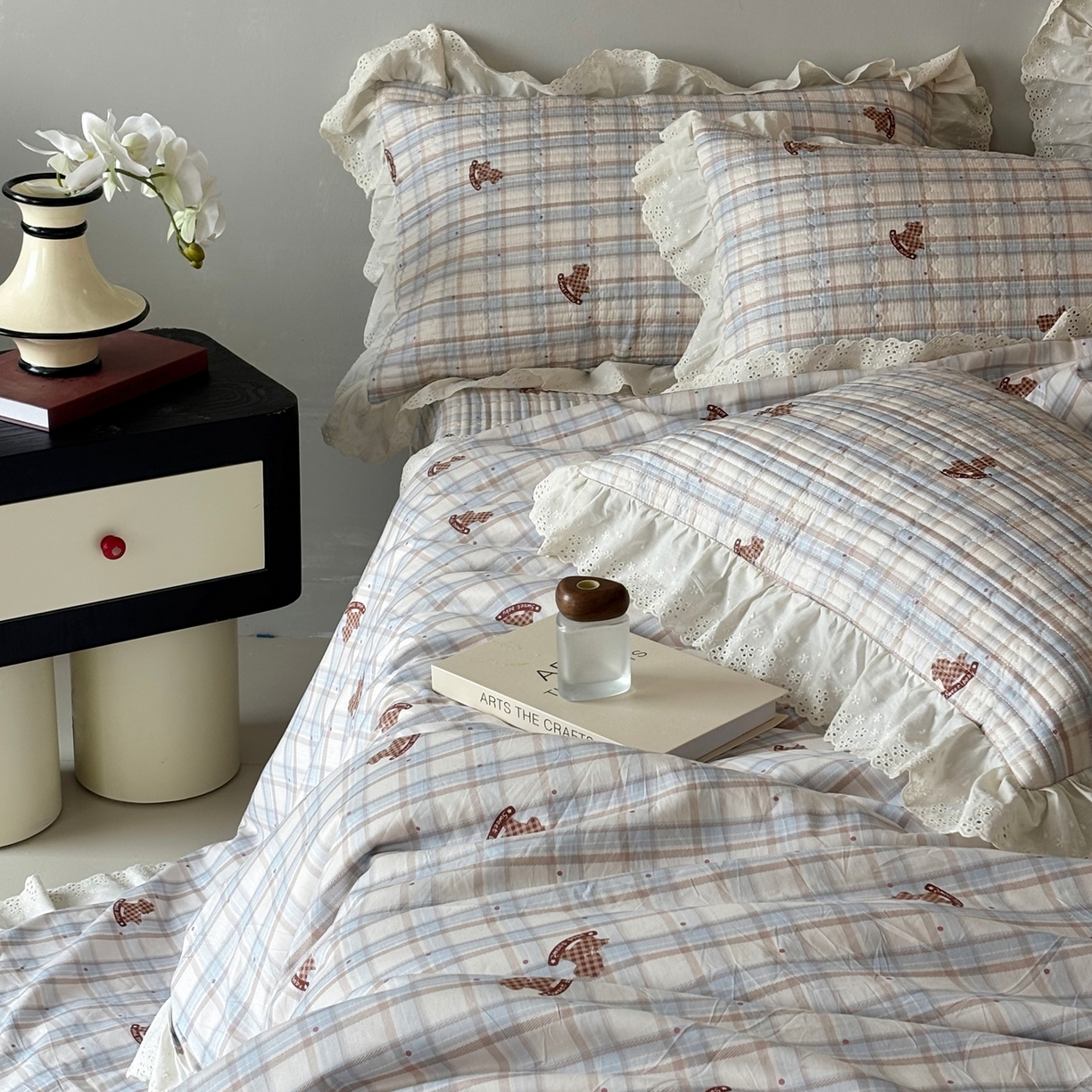 91家纺网 家纺一手货源 找家纺 满座家居 2026新款法式纯棉花边全棉床盖四件套小碎花田园风 木马