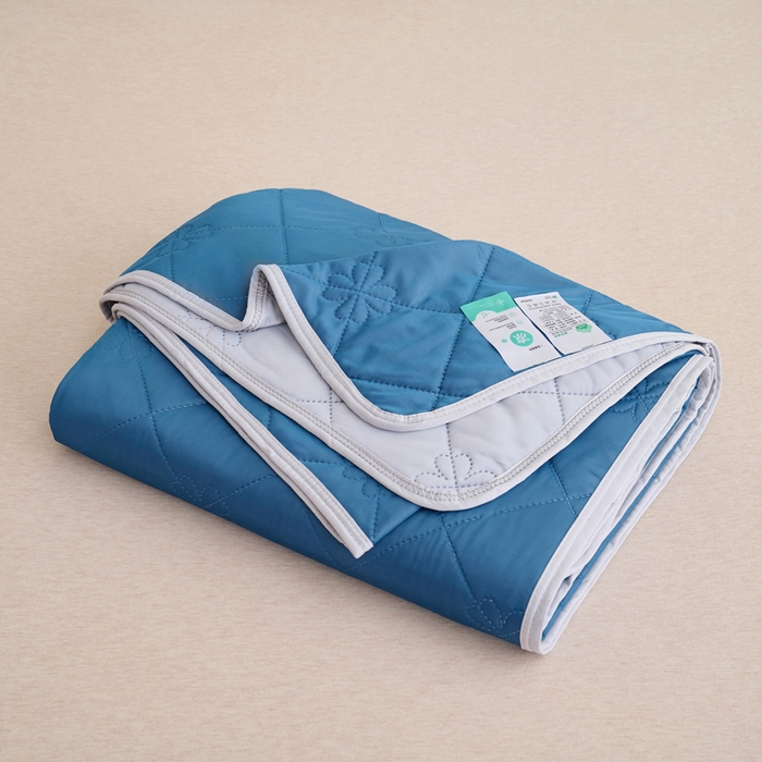 畅销被业 2026新款跨境外贸凉感丝纯色压花夏被系列 湖蓝
