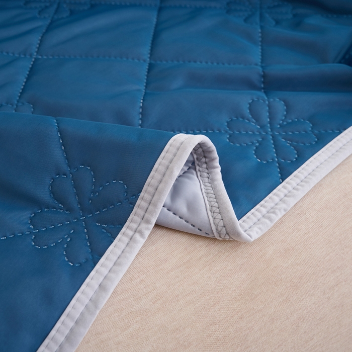 91家纺网 家纺一手货源 找家纺 畅销被业 2026新款跨境外贸凉感丝纯色压花夏被系列 湖蓝