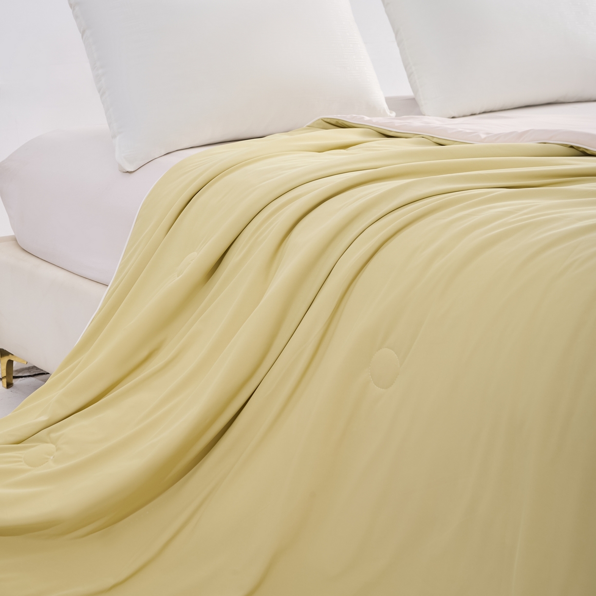 91家纺网 家纺一手货源 找家纺 苏羿家纺 2026春夏新款A类踩棉工艺凉感丝纯色夏被空调被夏凉被 被子被芯 奶油白+芝士黄