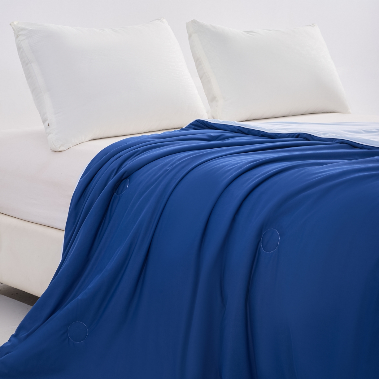 91家纺网 家纺一手货源 找家纺 苏羿家纺 2026春夏新款A类踩棉工艺凉感丝纯色夏被空调被夏凉被 被子被芯 浅蓝+深蓝