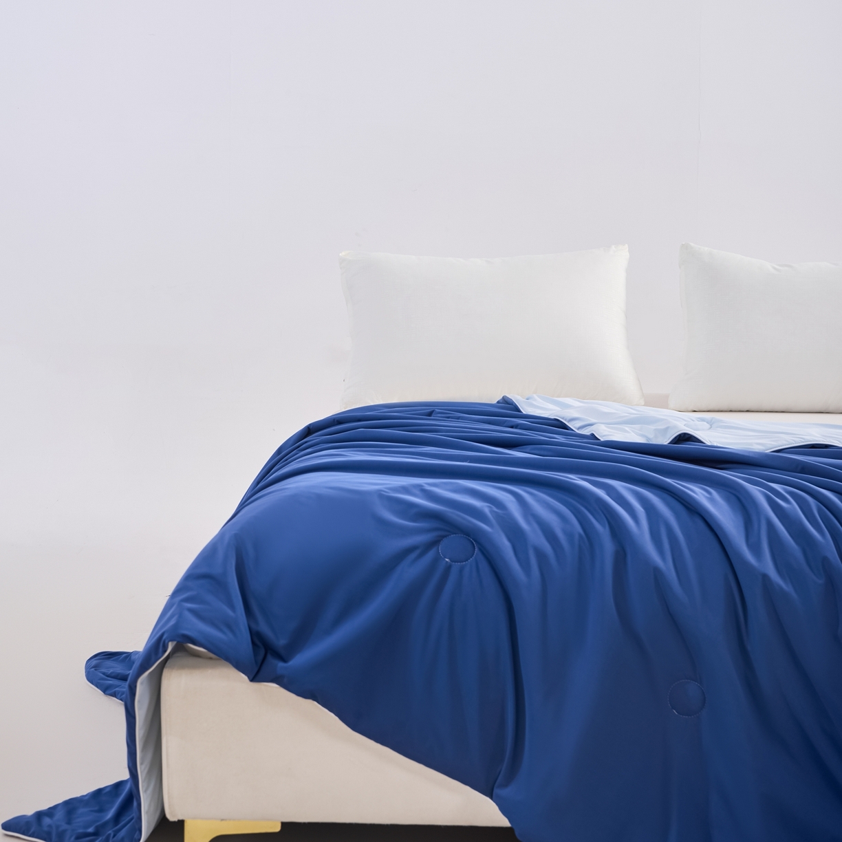 91家纺网 家纺一手货源 找家纺 苏羿家纺 2026春夏新款A类踩棉工艺凉感丝纯色夏被空调被夏凉被 被子被芯 浅蓝+深蓝