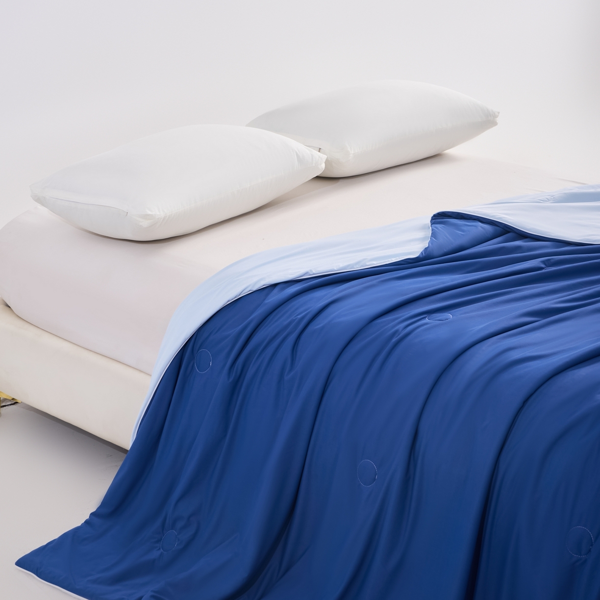 91家纺网 家纺一手货源 找家纺 苏羿家纺 2026春夏新款A类踩棉工艺凉感丝纯色夏被空调被夏凉被 被子被芯 浅蓝+深蓝