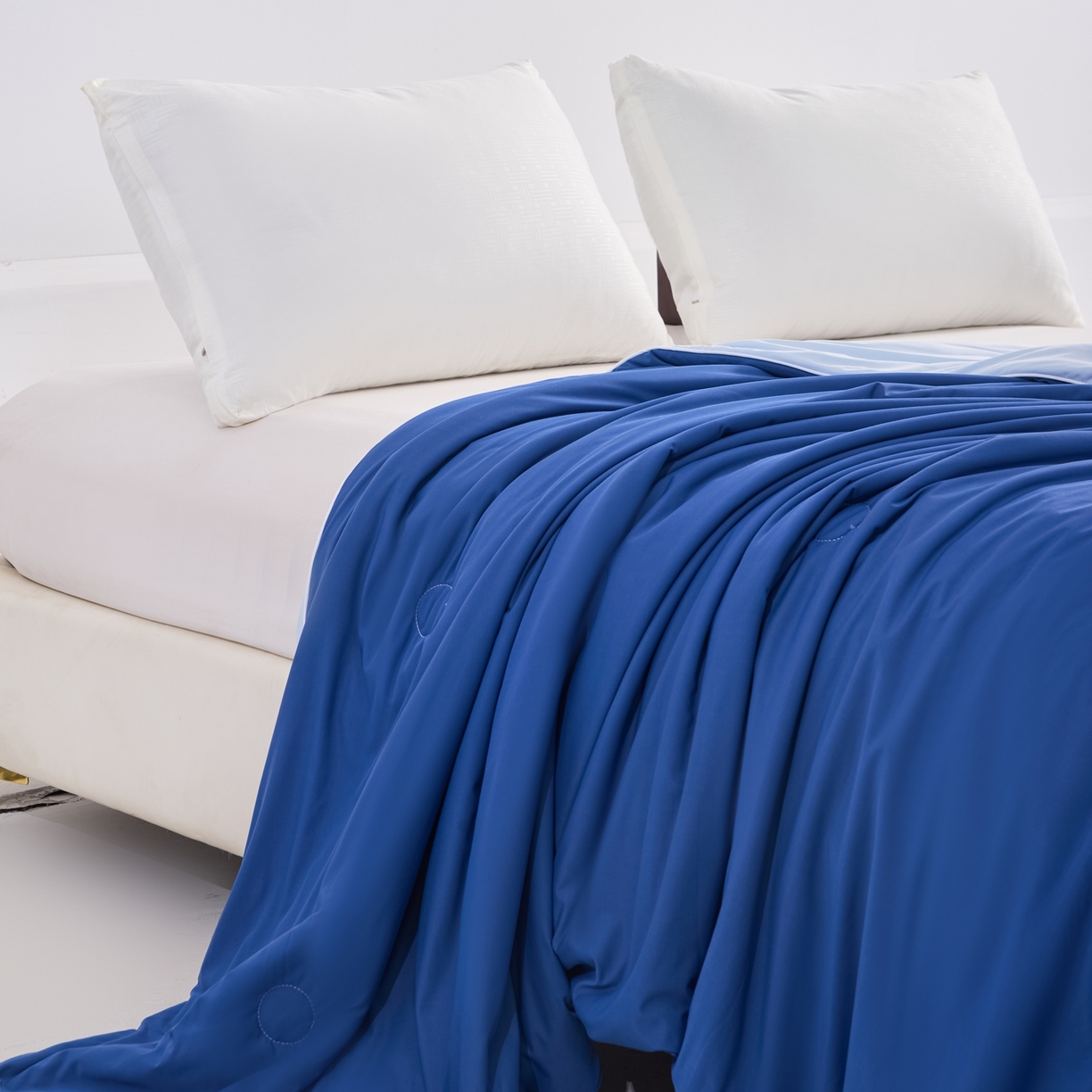 91家纺网 家纺一手货源 找家纺 苏羿家纺 2026春夏新款A类踩棉工艺凉感丝纯色夏被空调被夏凉被 被子被芯 浅蓝+深蓝