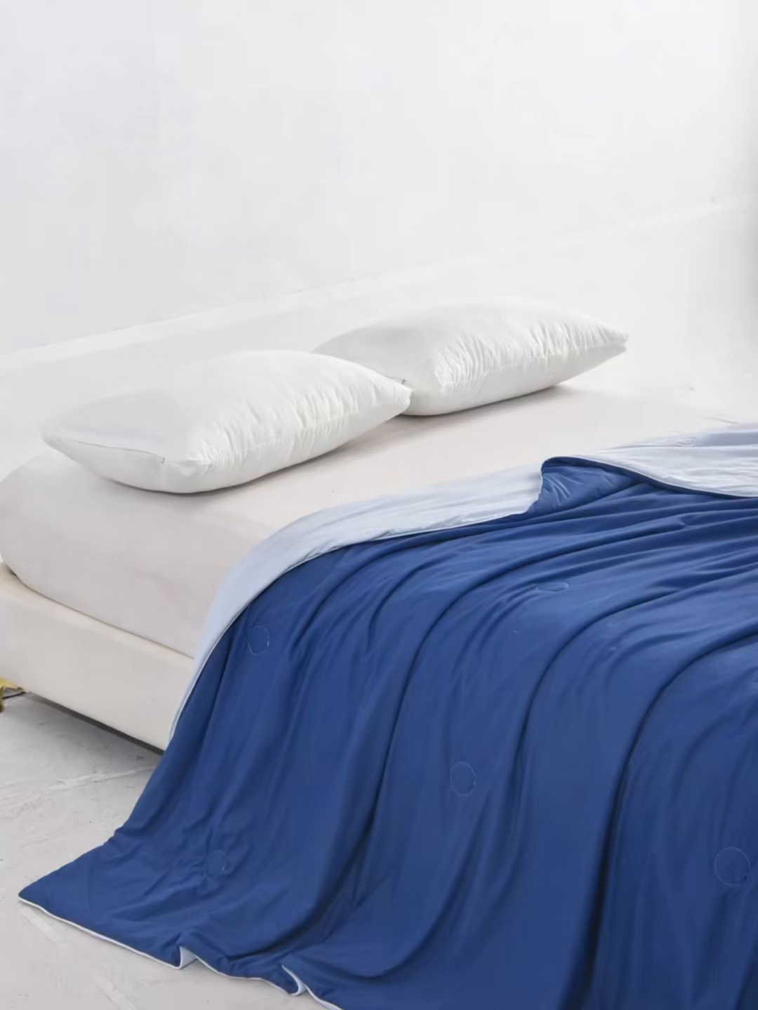 91家纺网 家纺一手货源 找家纺 苏羿家纺 2026春夏新款A类踩棉工艺凉感丝纯色夏被空调被夏凉被 被子被芯 浅蓝+深蓝
