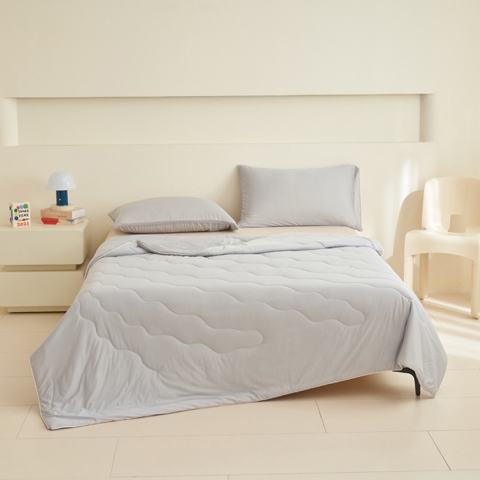 91家纺网 家纺一手货源 找家纺 畅销被业 2026新款凉感丝抗菌羽丝棉夏被夏凉被空调被 灰色