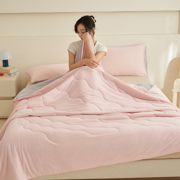 91家纺网 家纺一手货源 找家纺 畅销被业 2026新款凉感丝抗菌羽丝棉夏被夏凉被空调被 粉色-浅灰