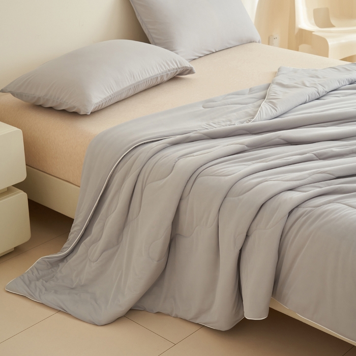 91家纺网 家纺一手货源 找家纺 畅销被业 2026新款凉感丝抗菌羽丝棉夏被夏凉被空调被 灰色