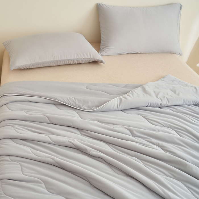 91家纺网 家纺一手货源 找家纺 畅销被业 2026新款凉感丝抗菌羽丝棉夏被夏凉被空调被 灰色