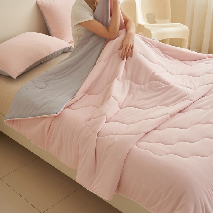 91家纺网 家纺一手货源 找家纺 畅销被业 2026新款凉感丝抗菌羽丝棉夏被夏凉被空调被 粉色-浅灰
