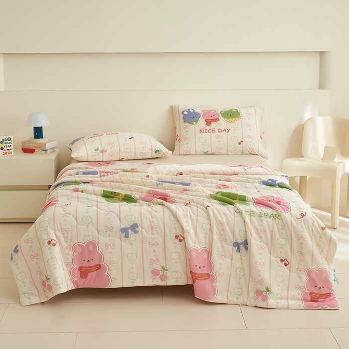 91家纺网 家纺一手货源 找家纺 畅销被业 2026新款卡通印花跨境外贸有氨凉感丝冰淇淋夏凉被空调被 果味熊