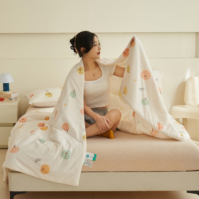 91家纺网 家纺一手货源 找家纺 畅销被业 2026新款卡通印花跨境外贸有氨凉感丝冰淇淋夏凉被空调被 小南瓜