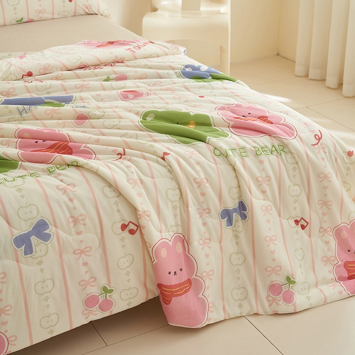 91家纺网 家纺一手货源 找家纺 畅销被业 2026新款卡通印花跨境外贸有氨凉感丝冰淇淋夏凉被空调被 果味熊