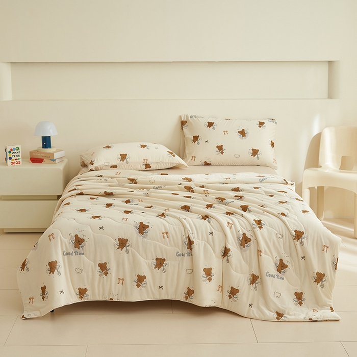 91家纺网 家纺一手货源 找家纺 畅销被业 2026新款卡通印花跨境外贸有氨凉感丝冰淇淋夏凉被空调被 小飞熊