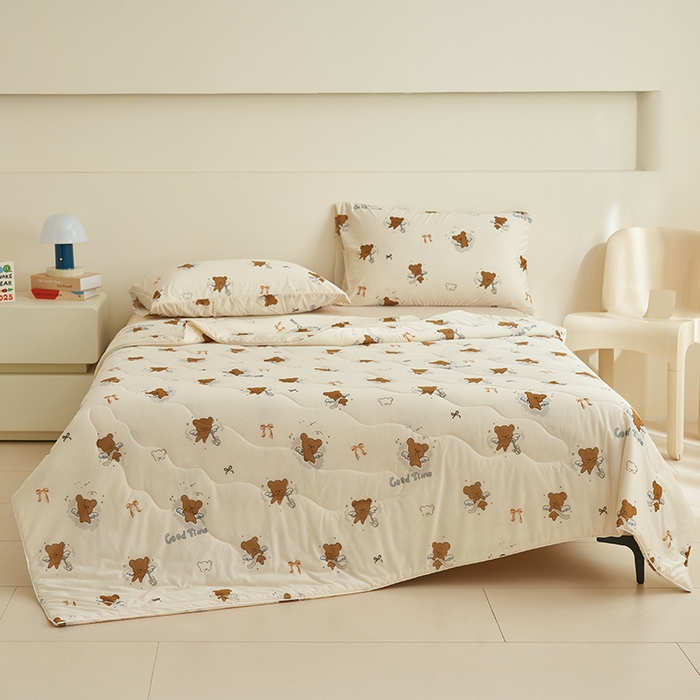 91家纺网 家纺一手货源 找家纺 畅销被业 2026新款卡通印花跨境外贸有氨凉感丝冰淇淋夏凉被空调被 小飞熊