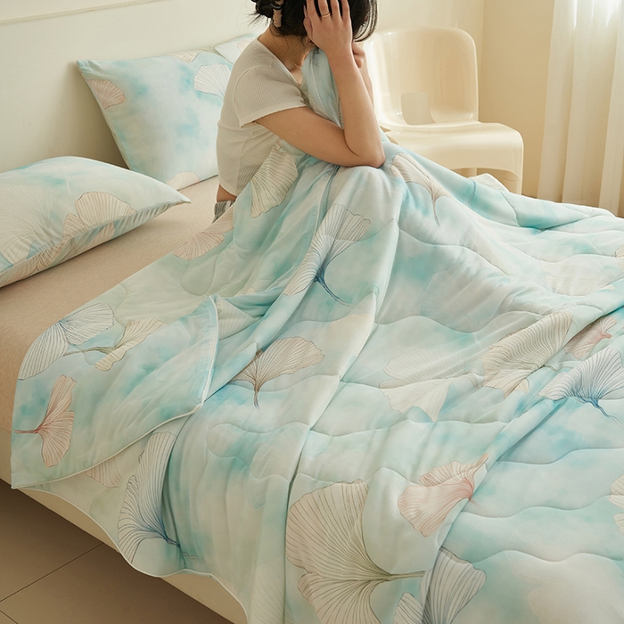 91家纺网 家纺一手货源 找家纺 畅销被业 2026新款卡通印花跨境外贸有氨凉感丝冰淇淋夏凉被空调被 银杏叶