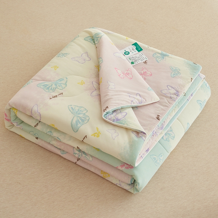 91家纺网 家纺一手货源 找家纺 畅销被业 2026新款卡通印花跨境外贸有氨凉感丝冰淇淋夏凉被空调被 蝴蝶粉