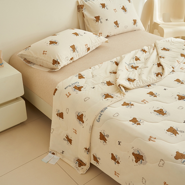 91家纺网 家纺一手货源 找家纺 畅销被业 2026新款卡通印花跨境外贸有氨凉感丝冰淇淋夏凉被空调被 小飞熊