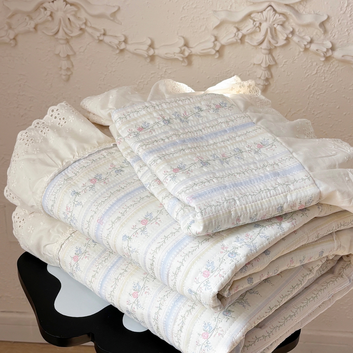 91家纺网 家纺一手货源 找家纺 满座家居 2026新款法式纯棉花边全棉床盖四件套小碎花田园风 知梦