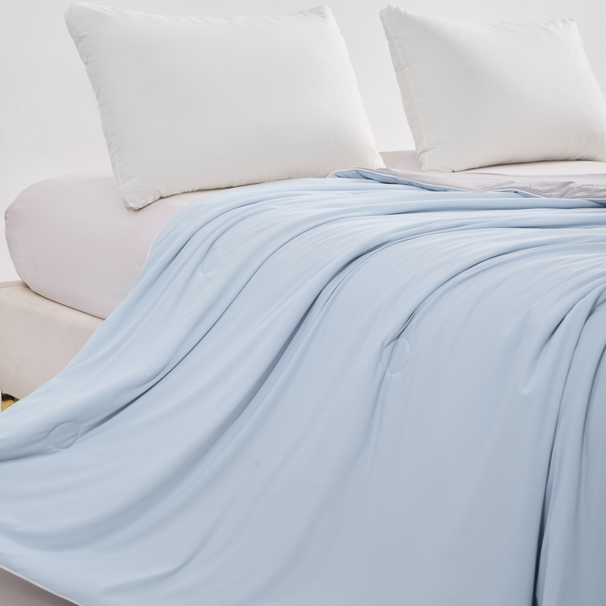 91家纺网 家纺一手货源 找家纺 苏羿家纺 2026春夏新款A类踩棉工艺凉感丝纯色夏被空调被夏凉被 被子被芯 绅士灰+天空蓝