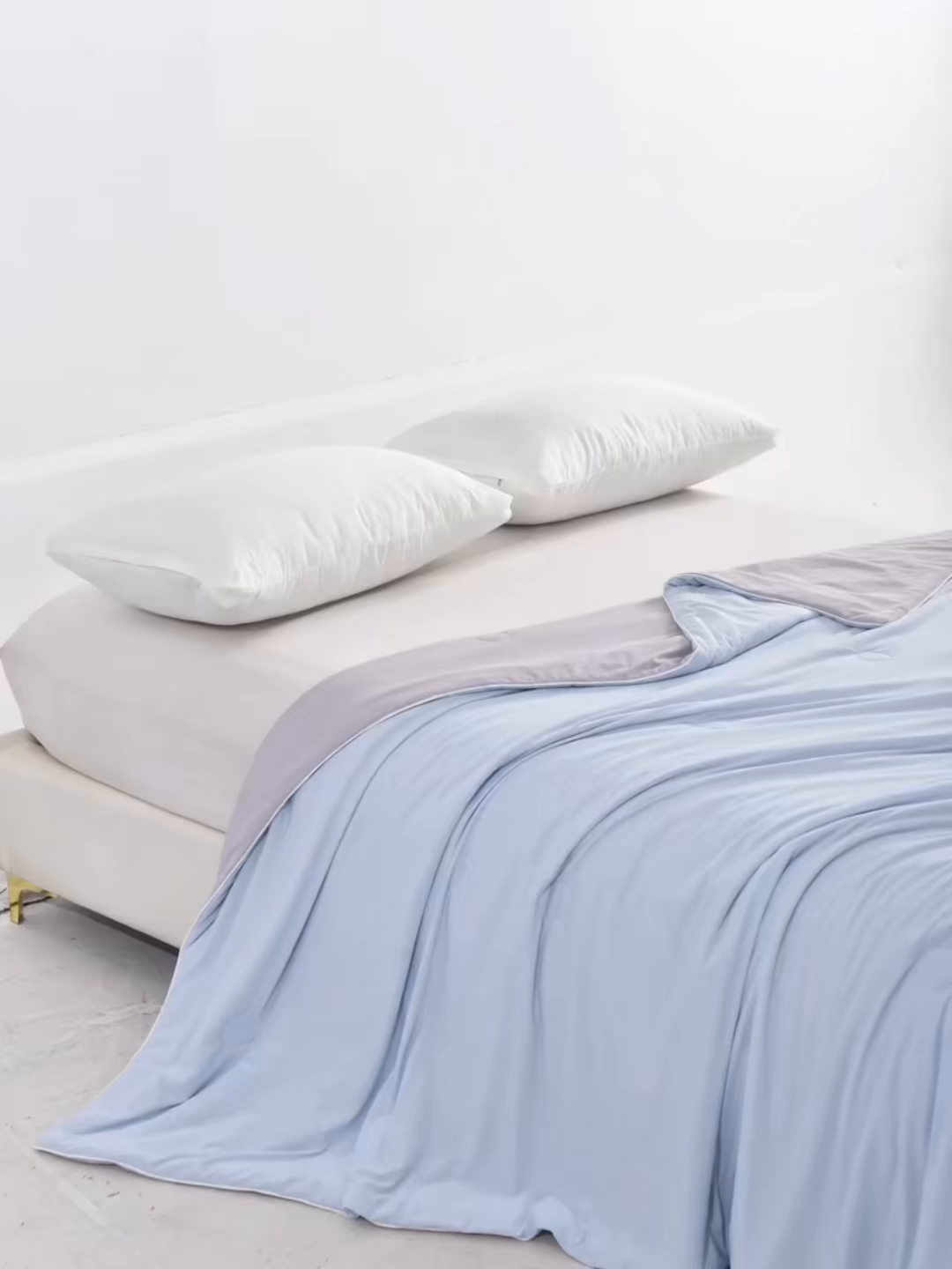 91家纺网 家纺一手货源 找家纺 苏羿家纺 2026春夏新款A类踩棉工艺凉感丝纯色夏被空调被夏凉被 被子被芯 绅士灰+天空蓝