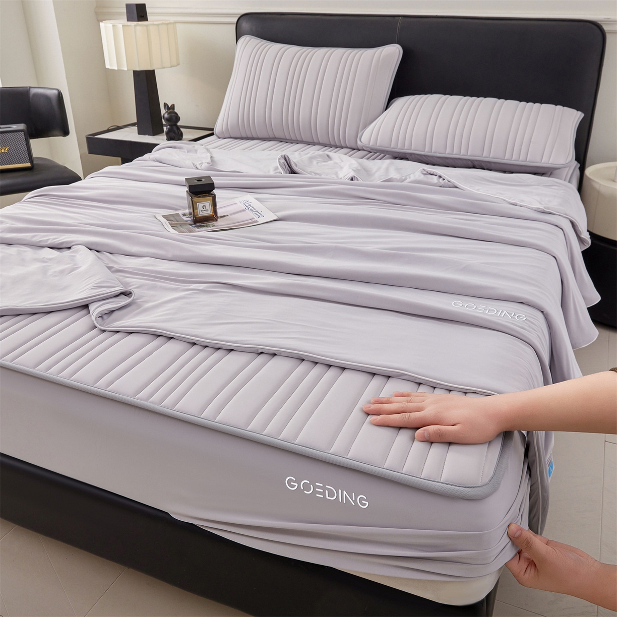 91家纺网 家纺一手货源 找家纺 雯豆家纺 2026春夏新款氨纶凉感丝床笠夏被四件套0.28凉感值空调被子被芯 知夏-浅灰