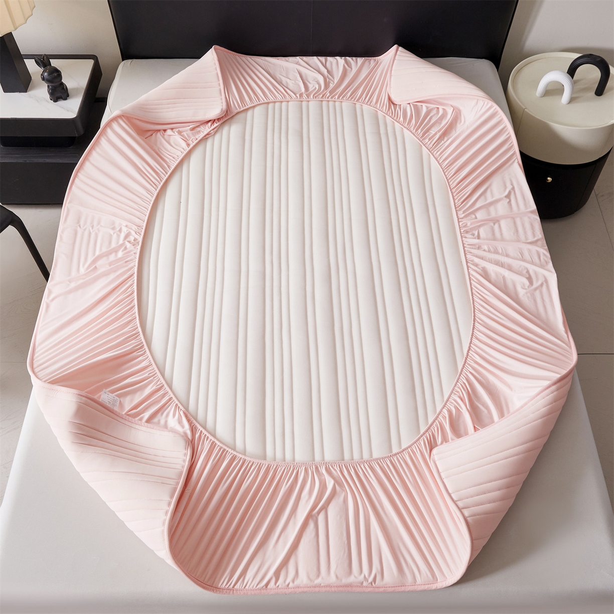 91家纺网 家纺一手货源 找家纺 雯豆家纺 2026春夏新款氨纶凉感丝床笠夏被四件套0.28凉感值空调被子被芯 知夏-粉