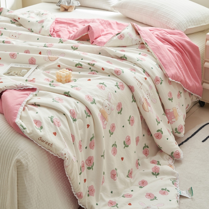 91家纺网 家纺一手货源 找家纺 畅销被业 2026新款A类水洗棉印花夏被空调被夏凉被 玫瑰小兔