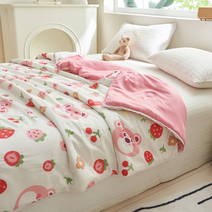 91家纺网 家纺一手货源 找家纺 畅销被业 2026新款A类水洗棉印花夏被空调被夏凉被 草莓蛋糕