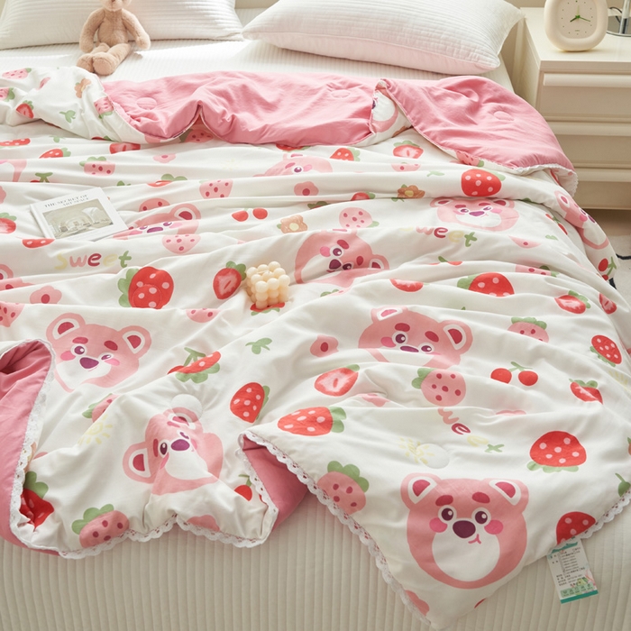 91家纺网 家纺一手货源 找家纺 畅销被业 2026新款A类水洗棉印花夏被空调被夏凉被 草莓蛋糕