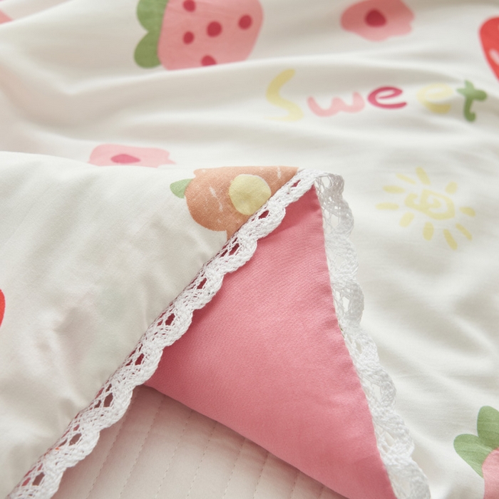 91家纺网 家纺一手货源 找家纺 畅销被业 2026新款A类水洗棉印花夏被空调被夏凉被 草莓蛋糕