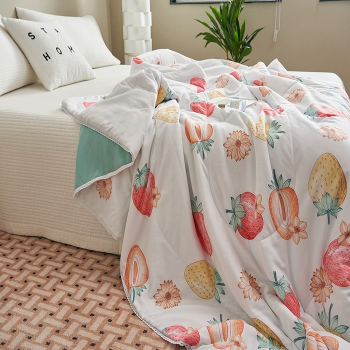 91家纺网 家纺一手货源 找家纺 畅销被业 2026新款A类水洗棉印花夏被空调被夏凉被 草莓甜心