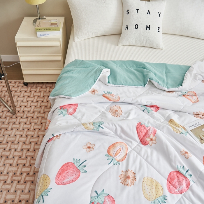 91家纺网 家纺一手货源 找家纺 畅销被业 2026新款A类水洗棉印花夏被空调被夏凉被 草莓甜心