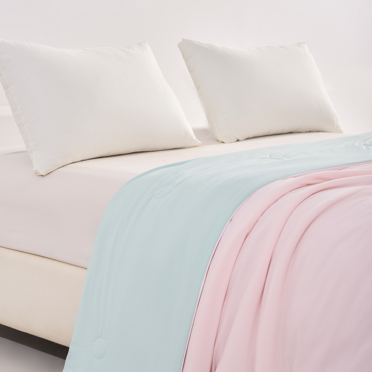 91家纺网 家纺一手货源 找家纺 苏羿家纺 2026春夏新款A类踩棉工艺凉感丝纯色夏被空调被夏凉被 被子被芯 天空蓝+樱花粉