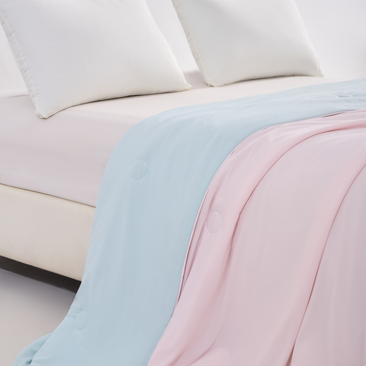 91家纺网 家纺一手货源 找家纺 苏羿家纺 2026春夏新款A类踩棉工艺凉感丝纯色夏被空调被夏凉被 被子被芯 天空蓝+樱花粉