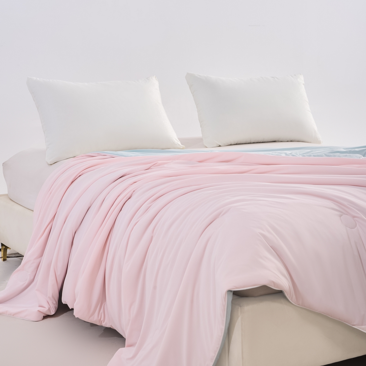 91家纺网 家纺一手货源 找家纺 苏羿家纺 2026春夏新款A类踩棉工艺凉感丝纯色夏被空调被夏凉被 被子被芯 天空蓝+樱花粉