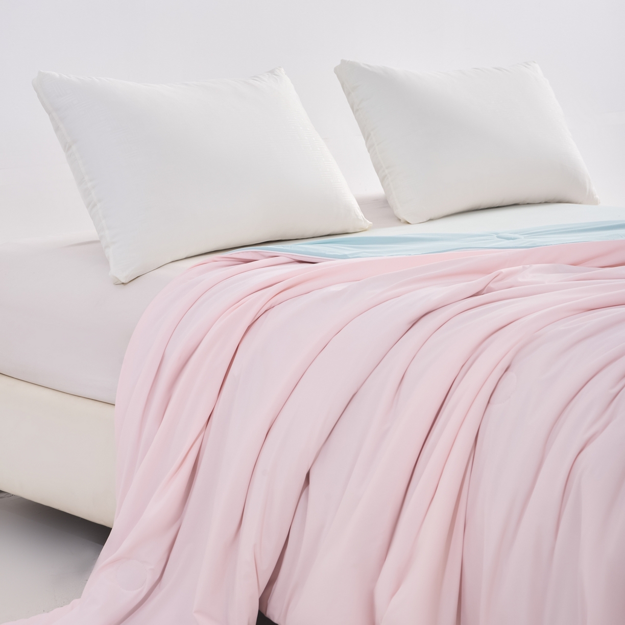 91家纺网 家纺一手货源 找家纺 苏羿家纺 2026春夏新款A类踩棉工艺凉感丝纯色夏被空调被夏凉被 被子被芯 天空蓝+樱花粉