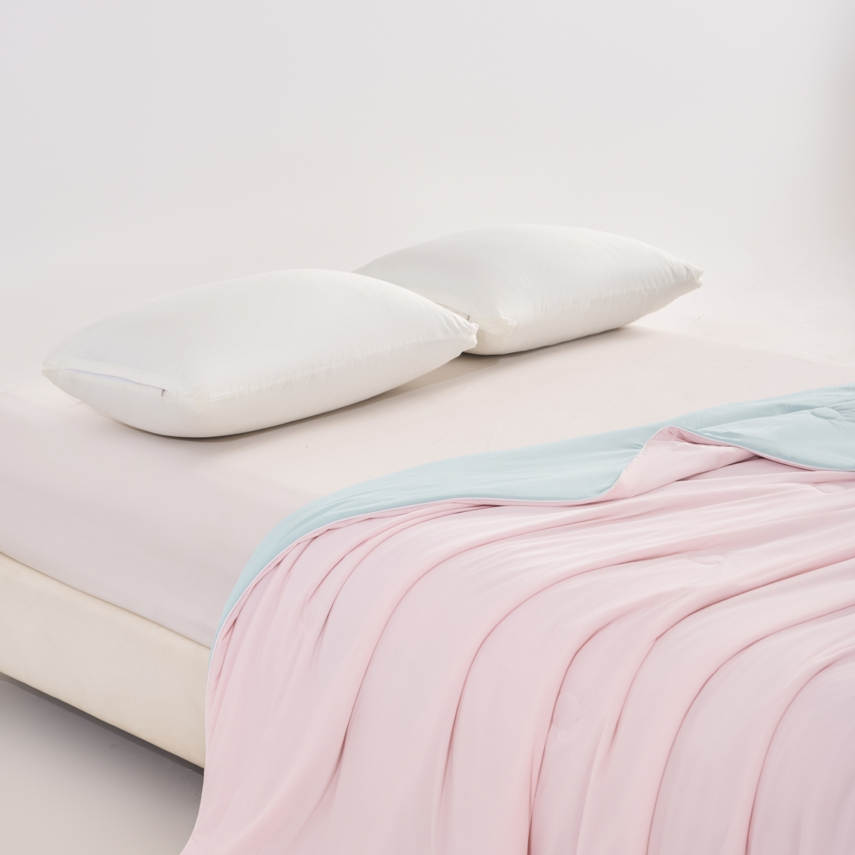 91家纺网 家纺一手货源 找家纺 苏羿家纺 2026春夏新款A类踩棉工艺凉感丝纯色夏被空调被夏凉被 被子被芯 天空蓝+樱花粉